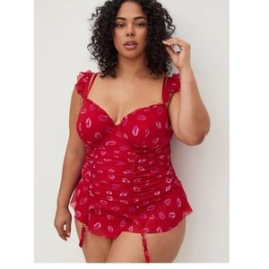 NWT TORRID 2pc SET - LIPS PRINT MERRYWIDOW AND SKIRTED THONG